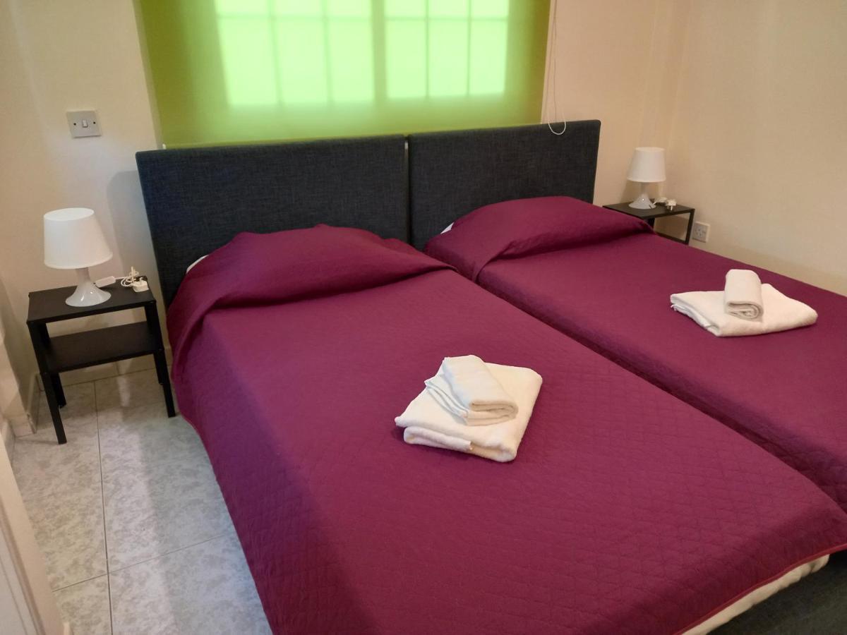 2 bedroom apartment near Finikoudes Larnaca Exteriör bild